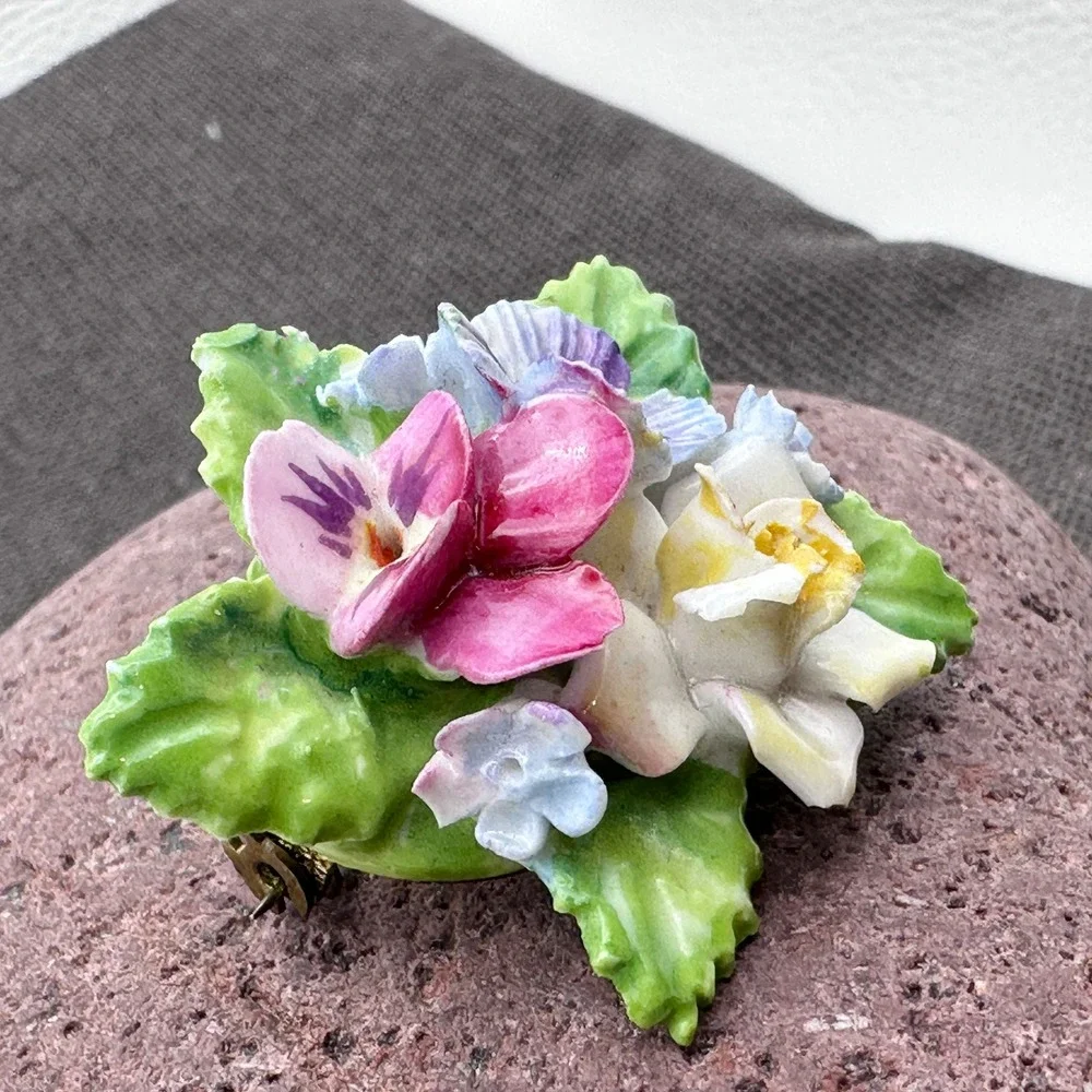 Vintage Crown‎ Staffordshire Porcelain Floral Brooch Pansy Rose Leaves England